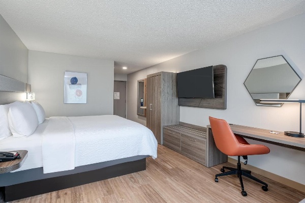 Holiday Inn Express Hotel & Suites Columbia-I-20 at Clemson Road image 5
